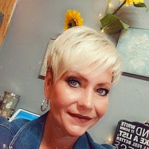 Meet your Posher, Dana